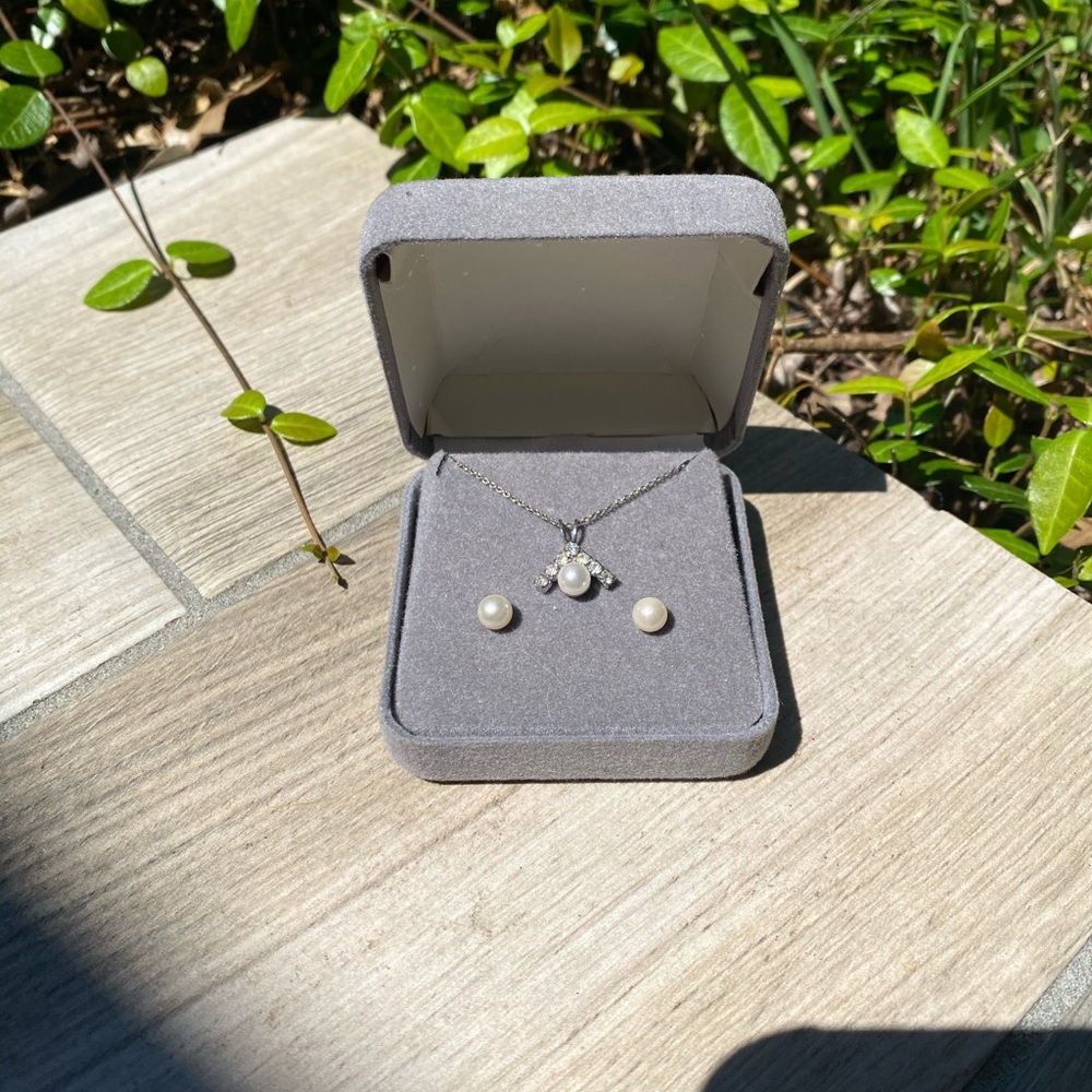 Necklace and earrings set